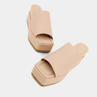 Karlie Wedge in Nude
