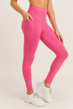 Load image into Gallery viewer, Tapered Band Essential Solid Highwaist Leggings with Pockets
