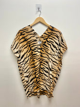 Load image into Gallery viewer, Tiger Print Abstract Tunic Top
