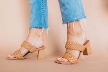 Load image into Gallery viewer, Lasting-20 Heeled Sandals
