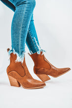 Load image into Gallery viewer, Jocelyn Block Heel Bootie

