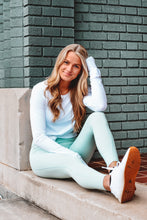 Load image into Gallery viewer, Essential Lycra-Blend Highwaist Leggings
