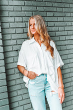 Load image into Gallery viewer, In Love With Linen Button Down Top
