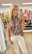 Load image into Gallery viewer, Flirty In Floral Top
