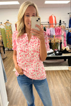 Load image into Gallery viewer, Staring At You Textured Floral Top
