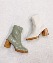 Load image into Gallery viewer, Chinese Laundry Danica Smooth Bootie
