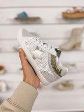 Load image into Gallery viewer, Vintage Havana Bounce 7 Mid-Top Sneakers

