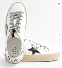 Load image into Gallery viewer, Reba Platform Sneakers
