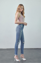 Load image into Gallery viewer, Hidden Taylor High Rise Skinny with Fray Hem
