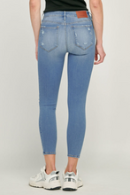 Load image into Gallery viewer, Hidden Amelia Mid Rise Cropped Skinny Jeans
