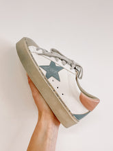Load image into Gallery viewer, Reba Platform Sneakers
