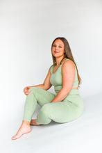 Load image into Gallery viewer, Seamless Hybrid Ribbed Sports Bra
