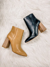 Load image into Gallery viewer, Veronica Pointed Toe Ankle Bootie
