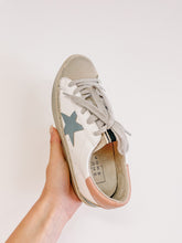 Load image into Gallery viewer, Reba Platform Sneakers
