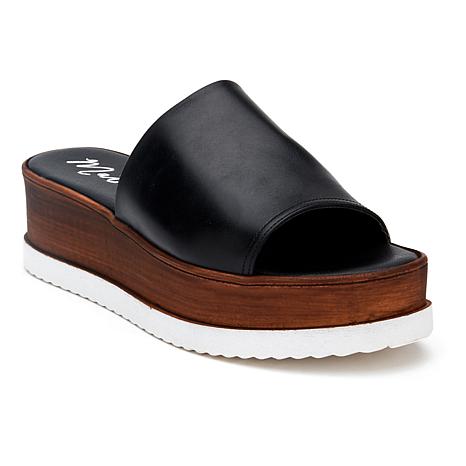 One Kiss Wedge Sandal